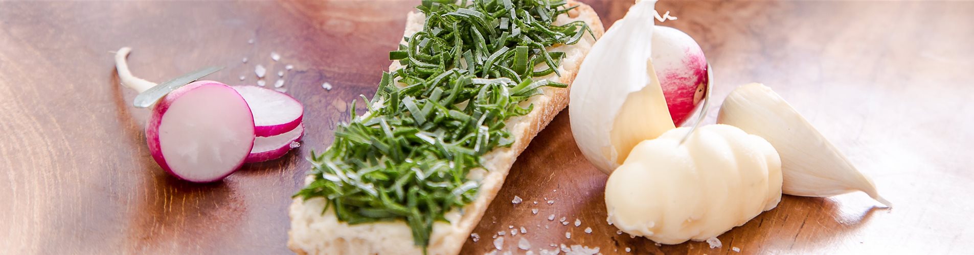 Knoblauchbrot mit Schnittknoblauch