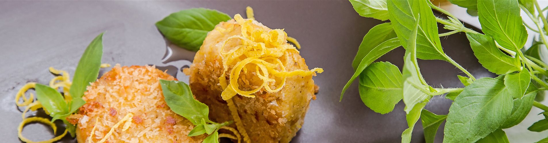 Gebratene Zitronenpolenta mit Zitronenbasilikum