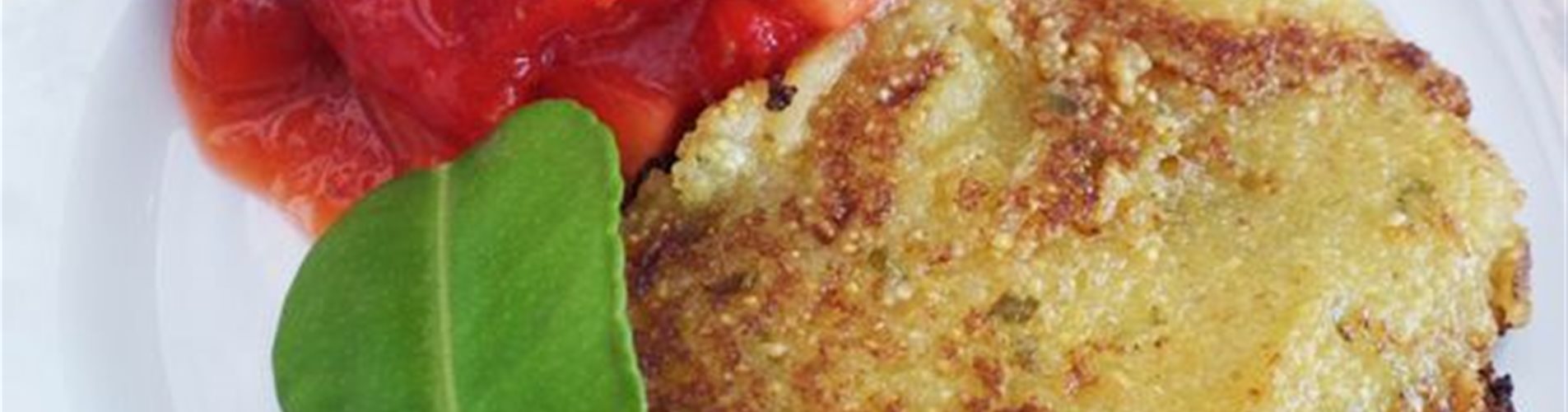 Polenta mit Erdbeerkompott