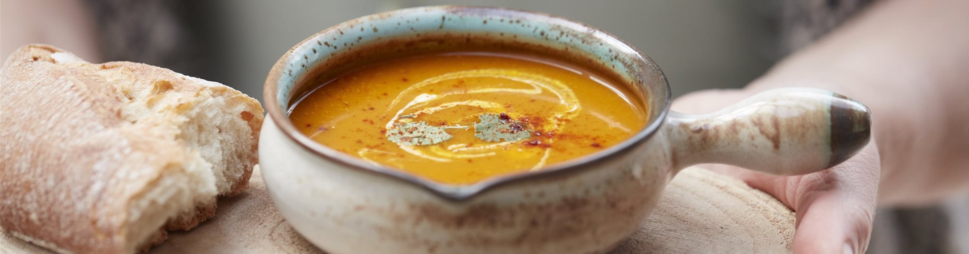 Kürbissuppe mit Brot Kürbissuppe mit Brot