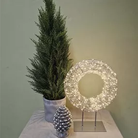 LED Kranz auf Fuß, blinkend, 300 LED