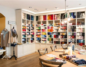 Strickrunde in Filialen mit Laniato-Wollshop 