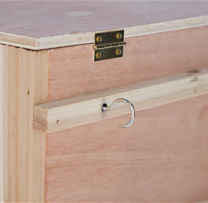 Heuraufe mit Sitzbrett