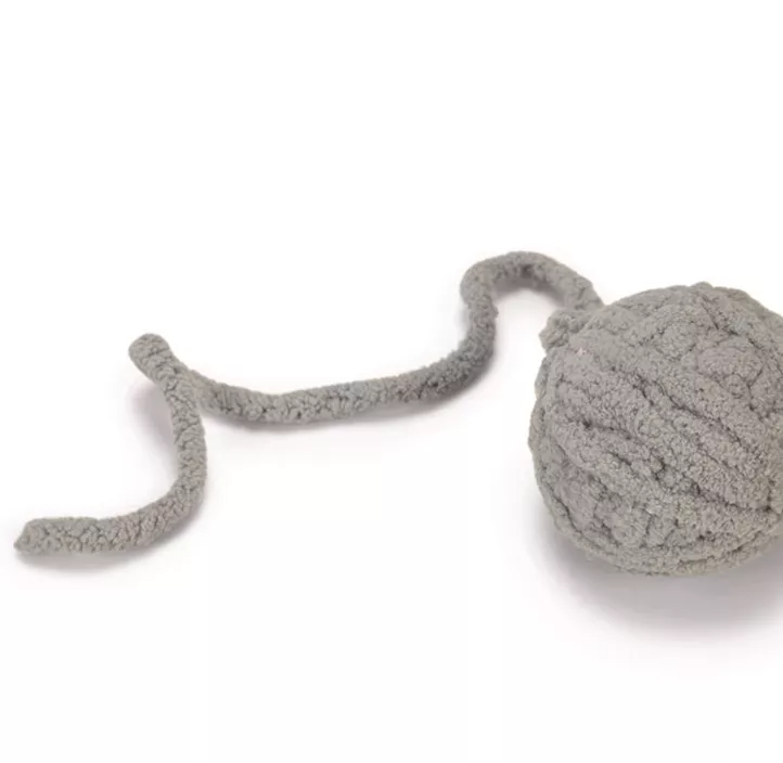 Wollknäuel mit Seil