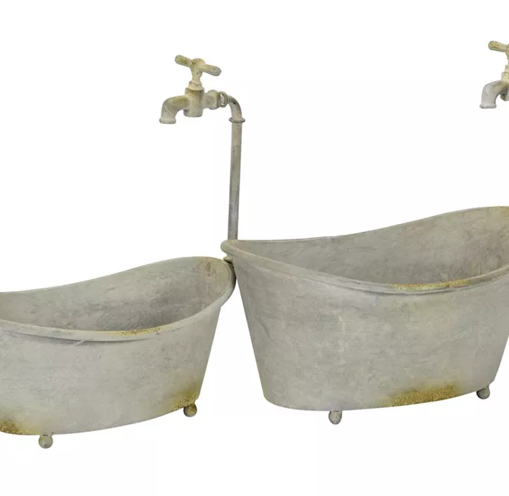 Wanne mit Wasserhahn