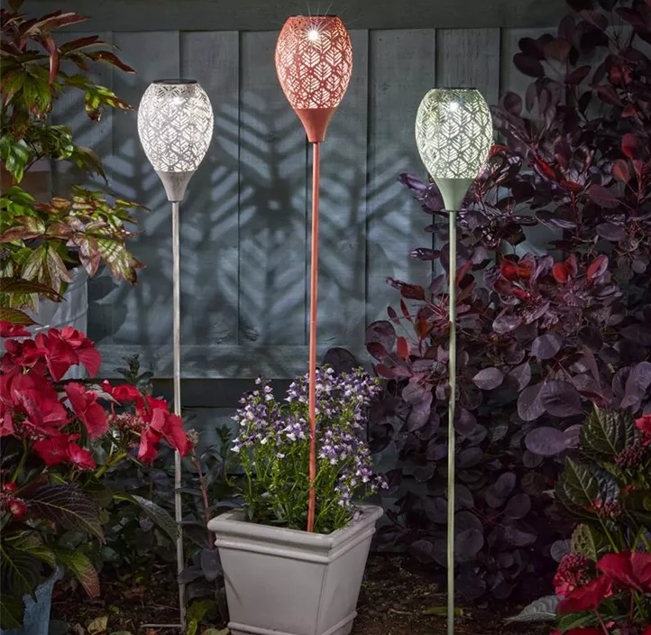 Solarleuchte aus Metall, 3 Farben