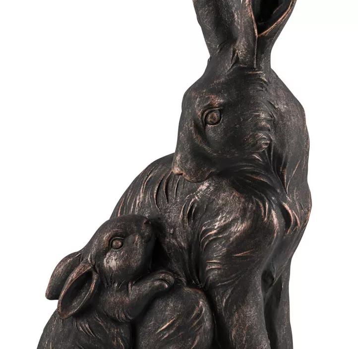 Fiberglashase sitzend