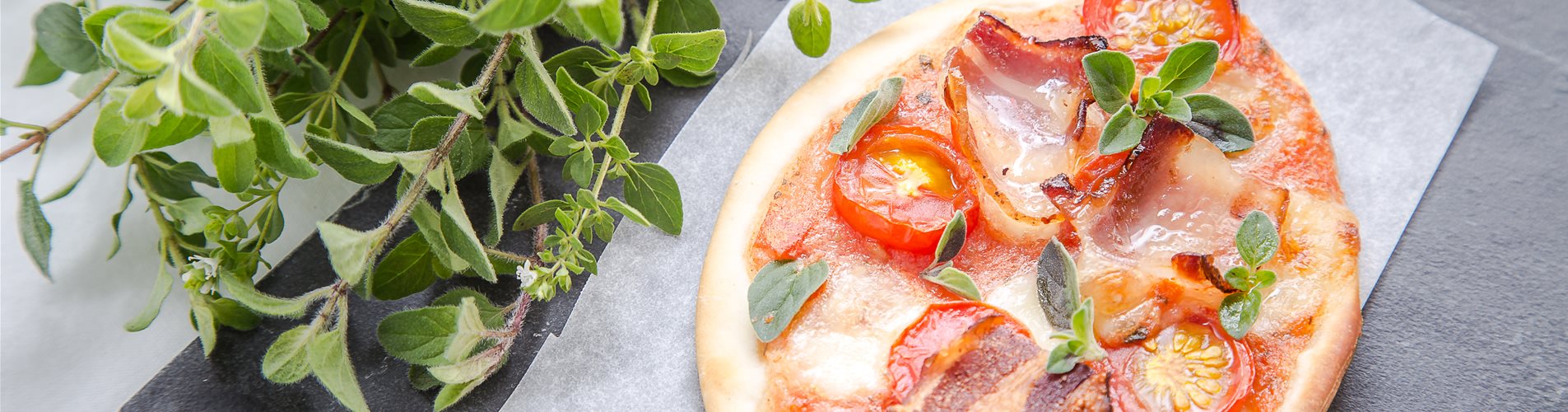 Pizza mit Oregano
