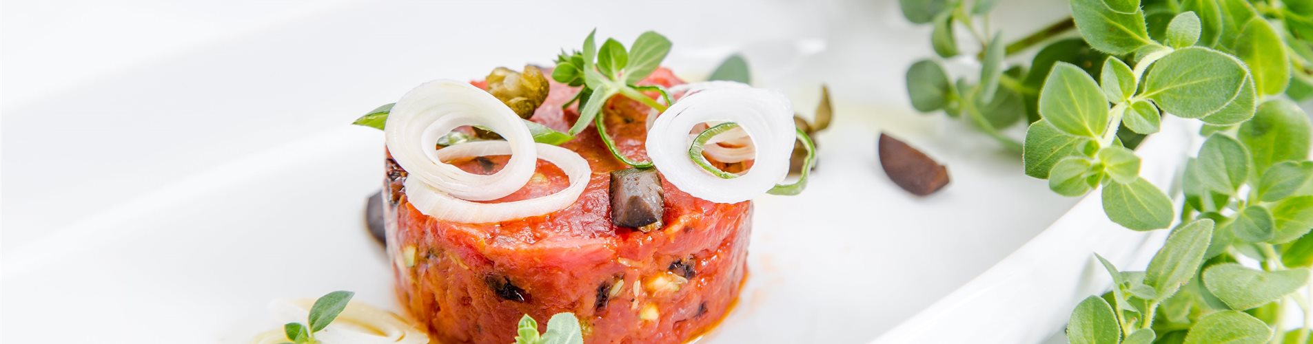 Mediterranes Beef Tatar mit scharfen Organo