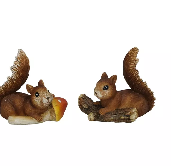 Eichhörnchen auf Pilz oder Ast