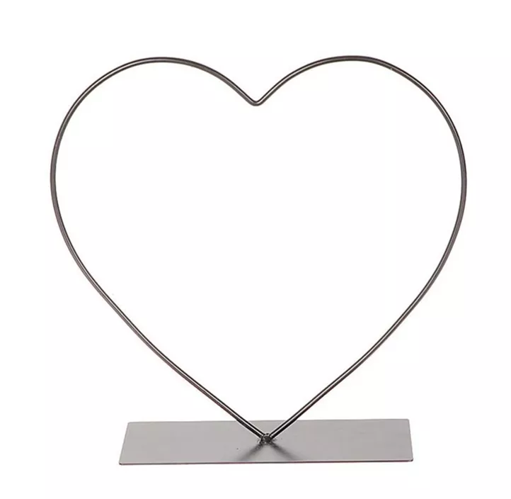 Metall Herz auf Fuß