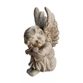 Engel sitzend in Flügel