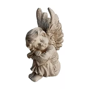 Engel sitzend in Flügel