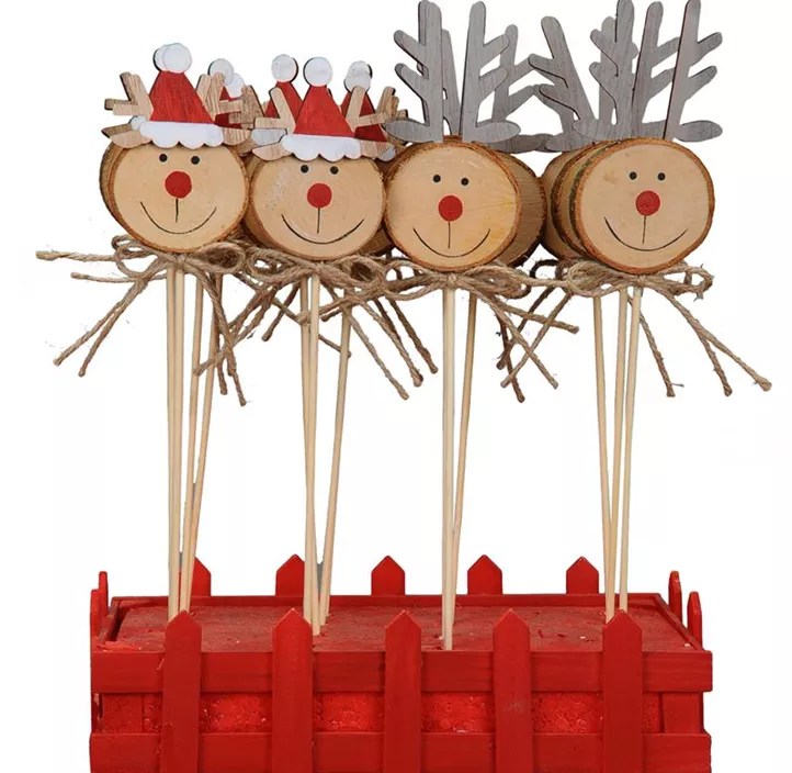 Elch aus Holz am Stab