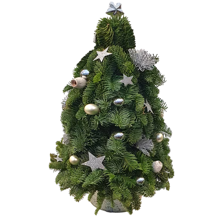 Weihnachtsbäumchen gebunden mit Schmuck