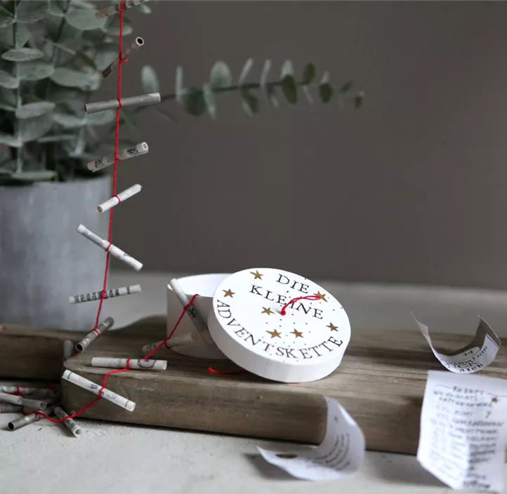 Adventskalenderkette in der Dose