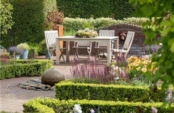 Sommergarten - Gartenmöbel im Ambiente