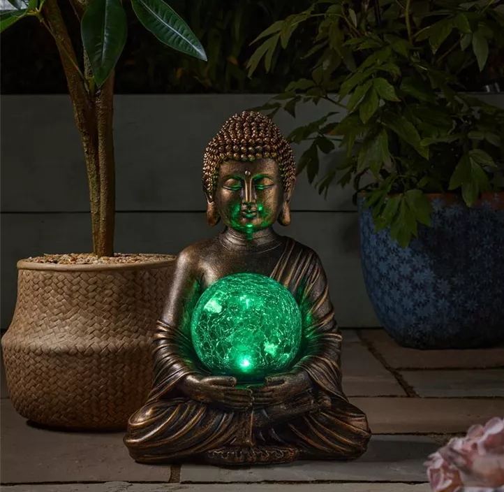 Solar Buddha mit Leuchtkugel