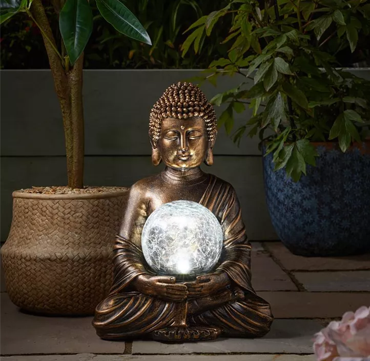 Solar Buddha mit Leuchtkugel