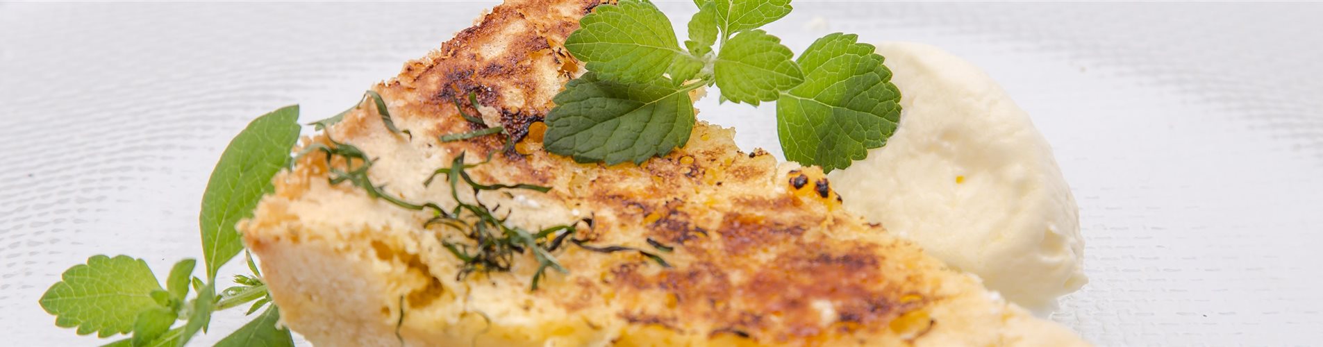 Zitronentarte mit Zitronenmelisse